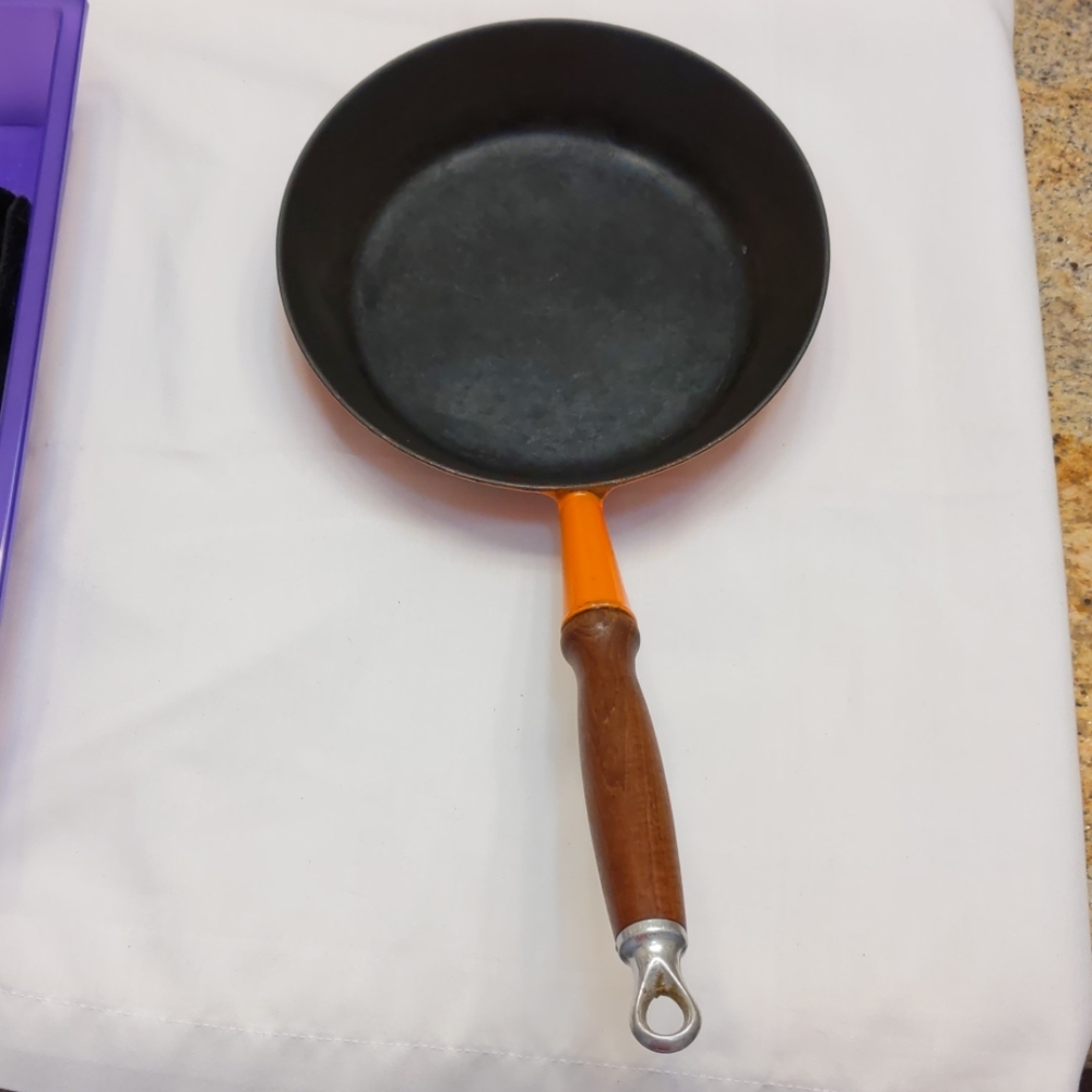 Le Creuset wok type skillet